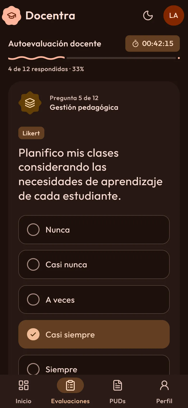 App para docentes respondiendo una evaluación desde el celular